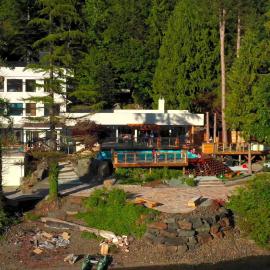 Ozarks Luxurious Lakeside Villa at Harrison Lake, hotel in Harrison Hot Springs