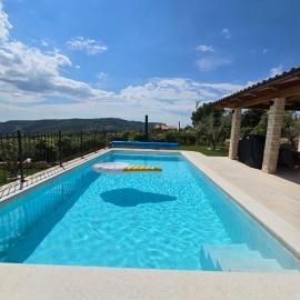 Villa Lea Marezige Heated Pool near Koper, hotel Marezigében