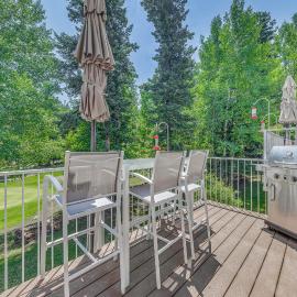 Cloudcroft Townhome on Golf Course w/ Deck!, hotel u gradu Klaudkroft