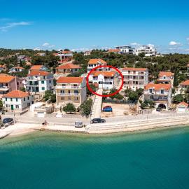 Apartments by the sea Jezera, Murter - 23192, hotel a Jezera