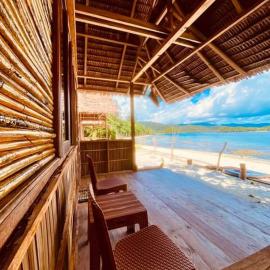 Snonbepur homestay Raja Ampat, hotel i Sageurin