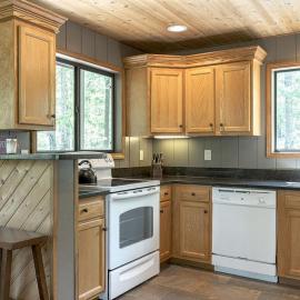 Tarnhouse Lakefront Cottage、Innsbrookのホテル