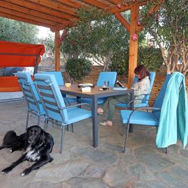 Ruby's summer house with spacious garden and free parking, hotel in Gavrio