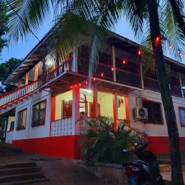Fenix Hotel & Hostel, hotel in Utila