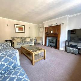 Luxury Hebden Bridge apartment with river views, hotel in Hebden Bridge