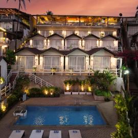 Stone Wood Beach Resort- A Party Hotel, מלון בואגאטור