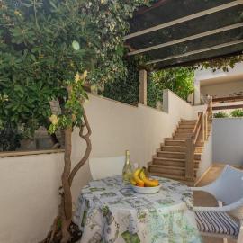 Studio apartman Bella, מלון בSelca