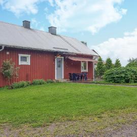 2 Bedroom Cozy Home In Falköping, hotel en Falkoping