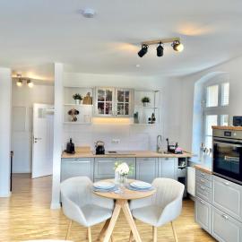 Modernes Appartement "ALTE MÄDCHENSCHULE", inkl Stellplatz, E-Bike Ladestation, Boxspringbett, Business, 2 Personen, gratis Kaffee und Tee, WLAN