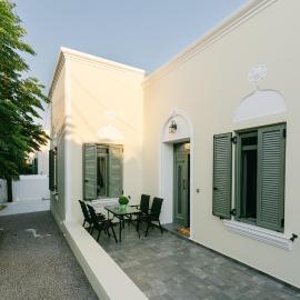 Evgenia's House, hotel em Ampavris