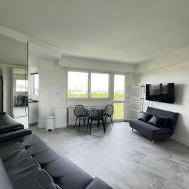 Apartment HOME in Paris with View, 15min to center