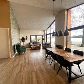 Luxe recreatiebungalows midden in bosrijke omgeving Waalre Noord-Brabant, hotel a Waalre
