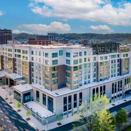 Embassy Suites By Hilton Asheville Downtown, отель в городе Ашвилл