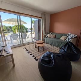 Private Lake Condo Apartment - Tróia, hotel v destinácii Tróia