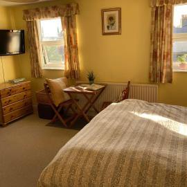 Sunny room in Old Emsworth Village in private house, hotel a Emsworth