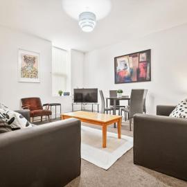 Huge Duplex in Great Location, hotel in Heaton