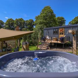 Limetree Luxury Glamping Portland, hotel in Retford