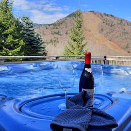 SlopeSide Chalet - Pool, Grill, Hot tub, Views, ξενοδοχείο σε Killington