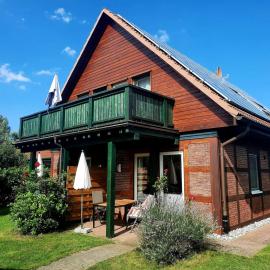 Ferienhaus Sasse Ferienwohnungen mit Garten & Grill, hotel em Mölschow