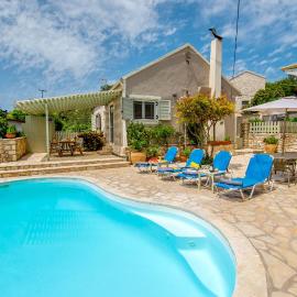 Loggos Seaview Cottage with Private Pool by Konnect, хотел в Longós