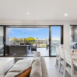 Luxurious Home Close to The Beach, hotel en Surf Beach