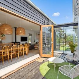 Charming 4 BR Cottage Retreat, hotell i Newhaven