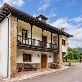 La Mirla - Pernús, hotel in Colunga
