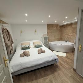 La ptite suite de Julie avec balneo, hotel em Épernay