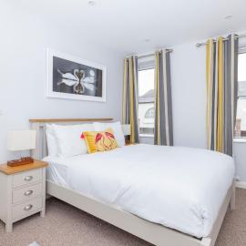 MODERN 2 BeD APARTMENT