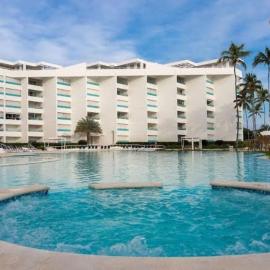 Beachfront Apartment with Jacuzzi