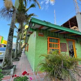 casa hostal las palmeras, hotel in Guatapé