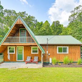 5 Mi to Cave Run Lake: Wellington Cabin w/ Deck!, hotel i Wellington