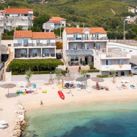 Seaside Luxury Suites, hótel í Podstrana