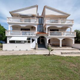 Apartments with parking space Povljana, Pag - 224, hotel in Povljana