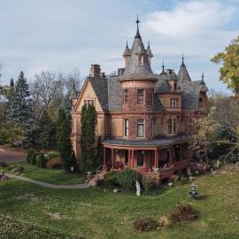 Henderson Castle Inn โรงแรมในคาลาเมซู