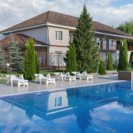 Круглогодичный отель ololoFamily, hotelli kohteessa Chon-Sary-Oy