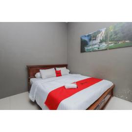 Reddoorz Syariah at House Of Melati Kepanjen, hotel sa Malang