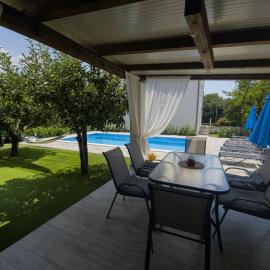 Villa Hedera, hotelli kohteessa Drniš