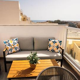Luxury Living in a Holiday Home in St Julian's, Hotel in Taʼ Ċikkun