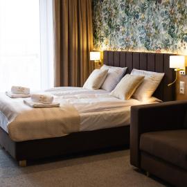Złoty Szałas, hotel u gradu Zažeče