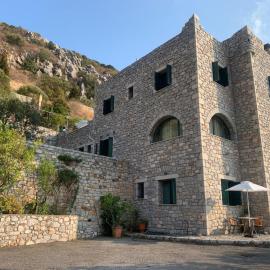 Vatoulia House, hotel i Neon Oitilon