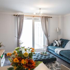 Stylish quaint home hosted by ESONGRACE Stays in Stoke-on-Trent - Perfect for Families - Contractors - Holiday makers - Emergency Housing - Professionals