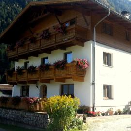 Luenerhof, hotel in Neustift im Stubaital