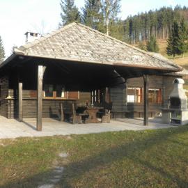 Holiday Home Čumar, hotel in Cerkno