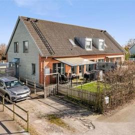 5-Bed-Rooms House with Jacuzzi, Free Parking, and 2 Toilets-Bath in Malmö, ξενοδοχείο σε Μάλμε