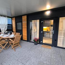 Luxury Ondina- Beachfront Retreat, hotel in Turanj
