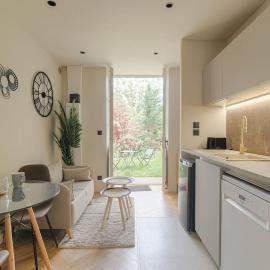 Joli duplex avec jardin, 2 personnes, Écully
