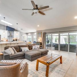 Screened Lanai + Fenced Yard: Luxe Orlando Home, hotel v Orlandu
