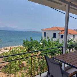 Seaview Apartment by Christina, hotell i Petalídhion
