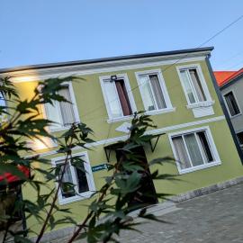 Vato tkhilaishvili, khách sạn ở Kobuleti